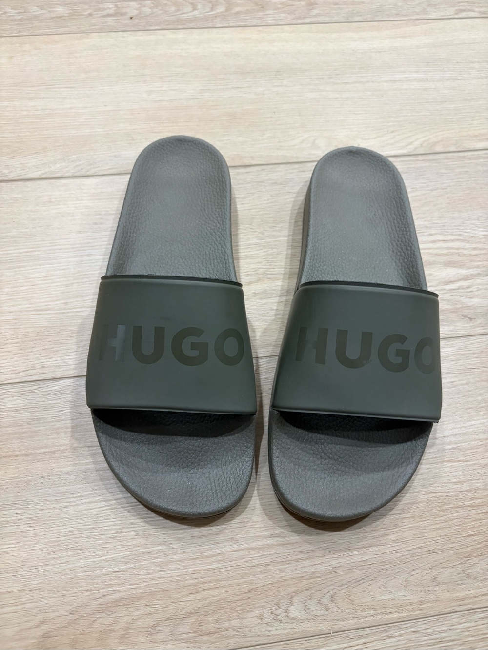 Men Hugo Slides
